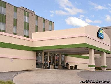 Elkins Inn And Suites Exteriör bild