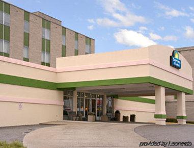 Elkins Inn And Suites Exteriör bild